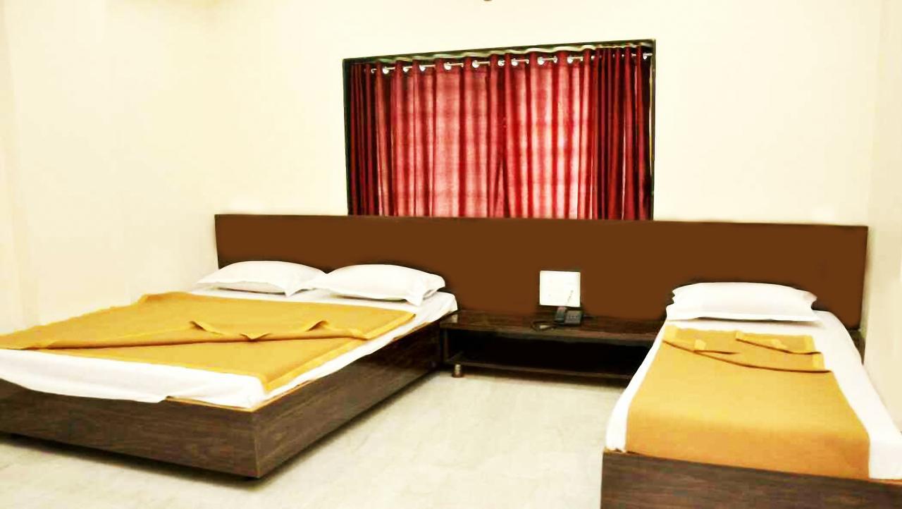 Sai Rajaram Palace Shirdi Exterior photo