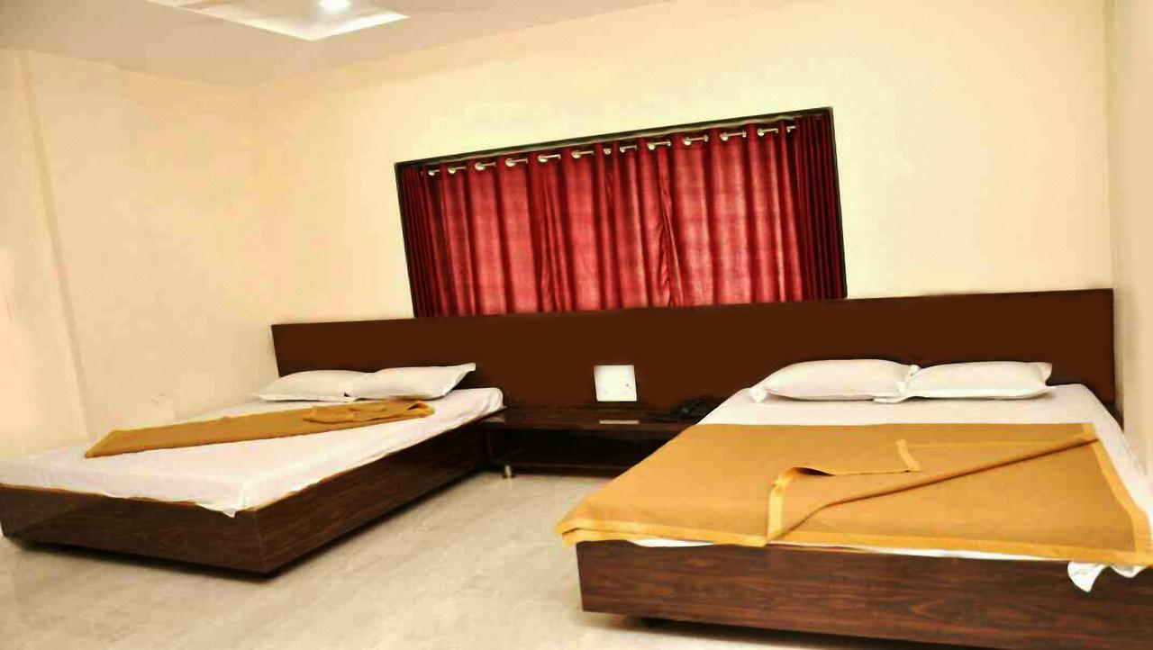 Sai Rajaram Palace Shirdi Exterior photo