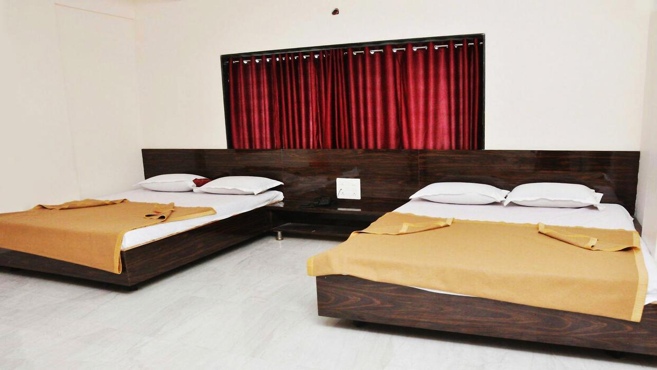 Sai Rajaram Palace Shirdi Exterior photo