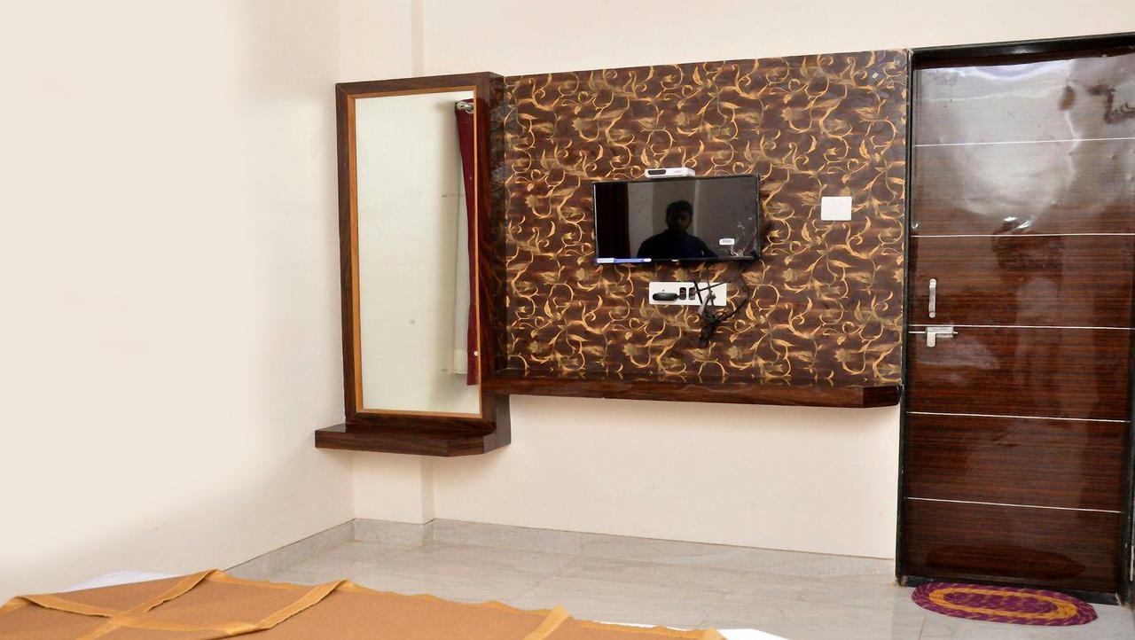 Sai Rajaram Palace Shirdi Exterior photo